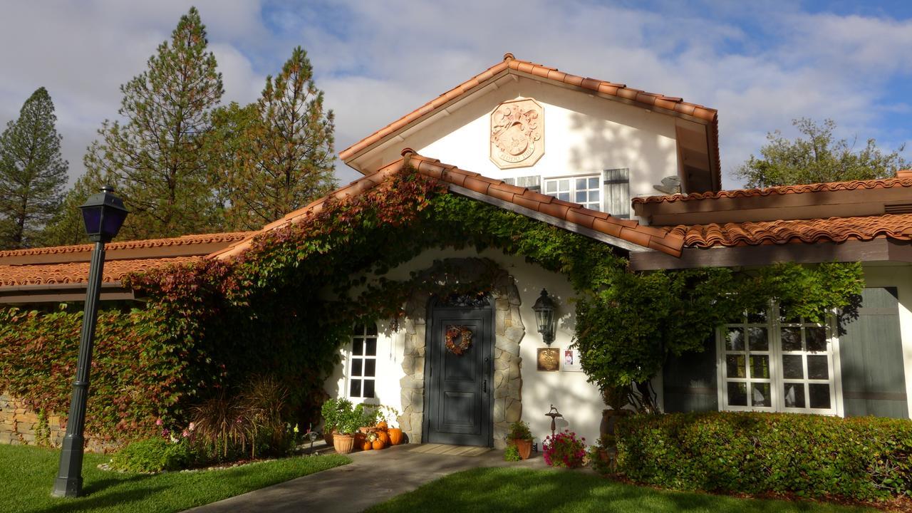 Chateau Du Sureau Oakhurst Exterior photo